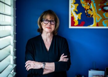 Mary-Louise McLaws, renowned epidemiologist who helped guide Australia through the pandemic, dies aged 70 from brain tumour