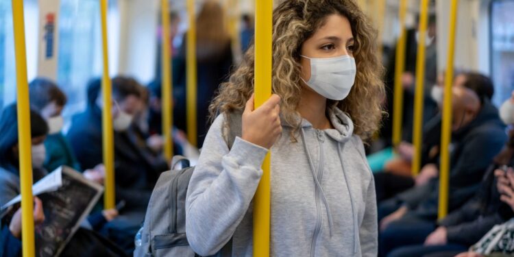 UK: New COVID Wave Has Begun and We Should Wear Masks Again, Warn Scientists