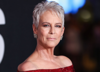 Jamie Lee Curtis Encourages Followers to Mask Up Again With COVID 'On the Rise'