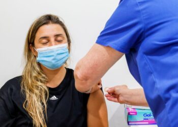 Poll: 1 in 4 Americans Know Someone Who Died From COVID Vaccine