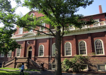 Harvard Dismisses Professor for Disclosing Factual Information on COVID Mandates