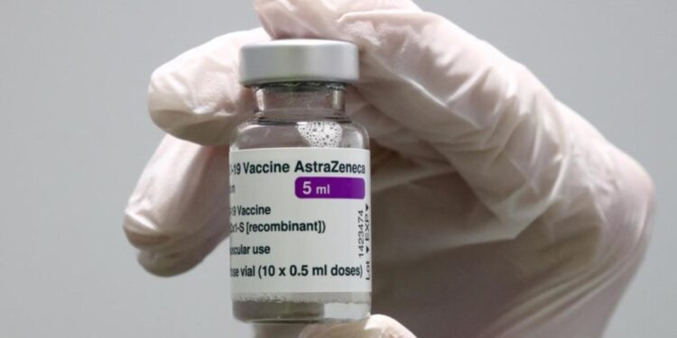 Australian Expert Assures Public of Vaccine Safety Following Astrazeneca Revelation