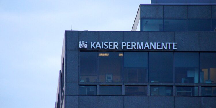 Kaiser Permanente Urgently Appeals to Unvaccinated Doctors Previously Dismissed due to Stringent COVID Vaccine Requirements